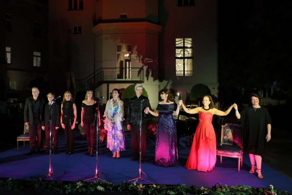 KvART Walk letnja scena u Beogradu na vodi bila je mesto sa kog su se mogle čuti najlepše operske arije. Ko ih je izvodio? Saznajte iz teksta na linku.