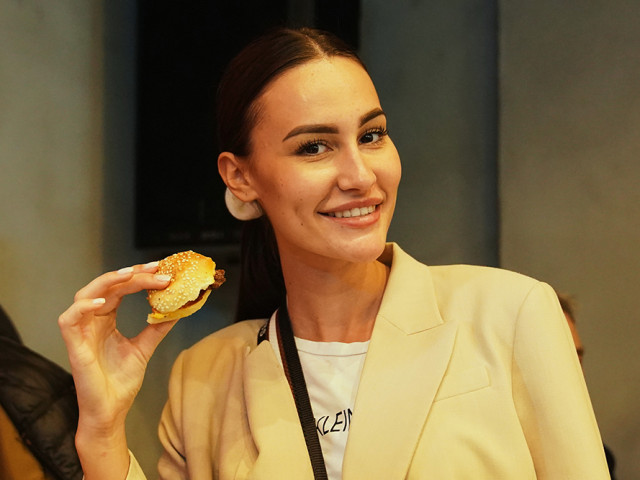 SMASHER&CO Gošća na otvaranju restorana SMASHER&CO u Beogradu na vodi