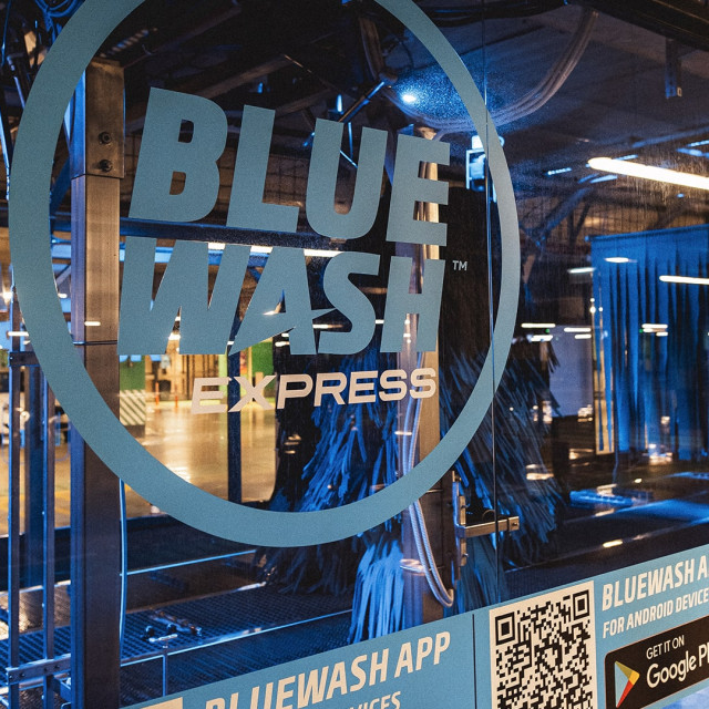 Automatizovana tehnologija pranja vozila Nova tehnologija pranja vozila u autoperionici uz automatizovano prilagođavanje