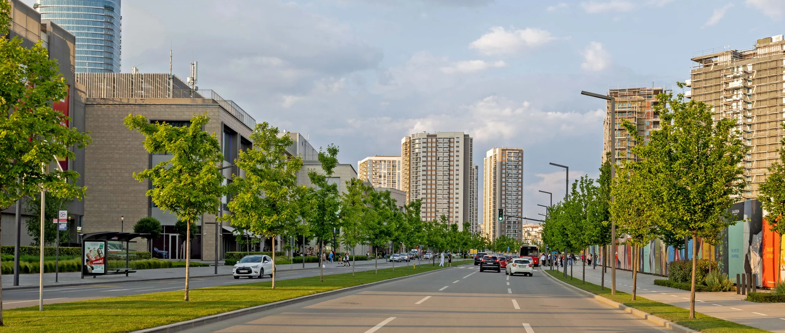 BW-street-view Beograd na vodi i pogled sa ulice