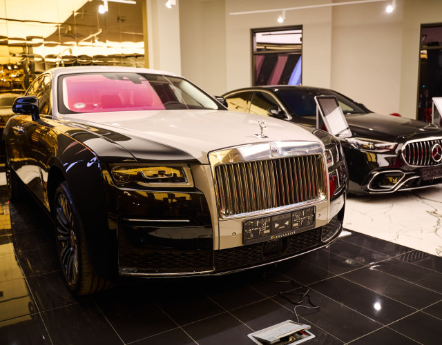AW Rolls Royce-min Rolls-Royce u AW Exclusive salonu