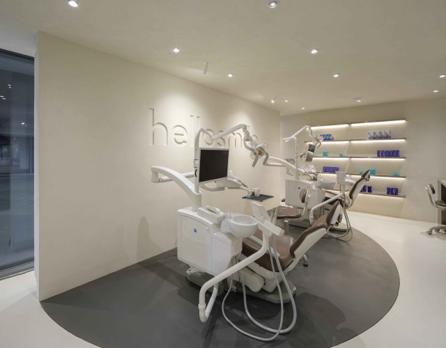 Ordinacija za pregled pacijenata u Hello Smile Dental Clinic & Shop.