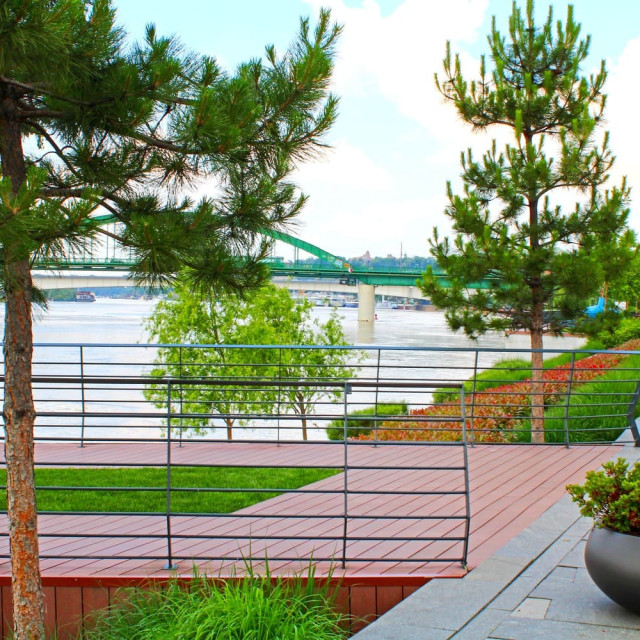 Sava Promenada Sava Promenada sa ekskluzivnim restoranima.