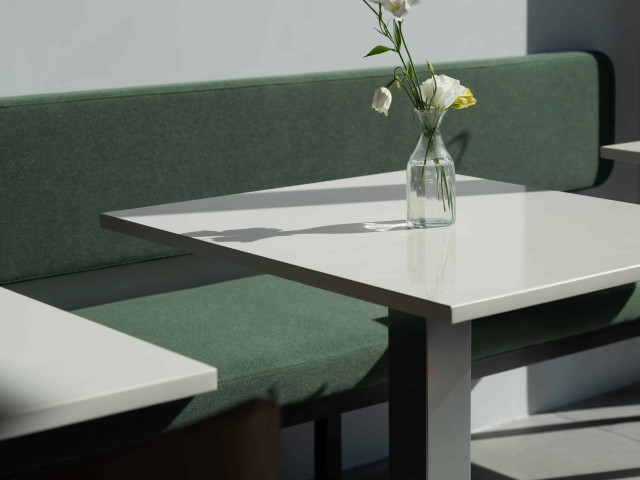 TT Bistro_sto-min Mesto za sedenje u TT Bistro-u.