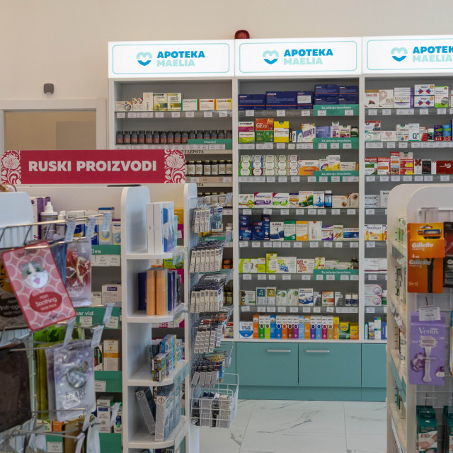 Apoteka Maelia_enterijer sa vitaminima-min Exclusive brands in Apoteka Maelia.