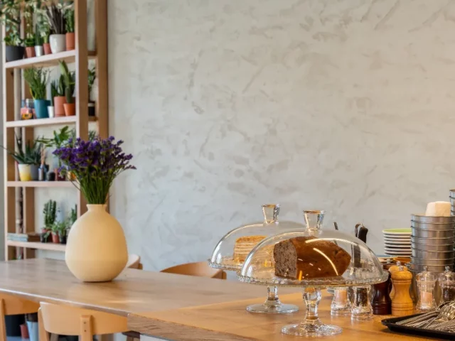 bw-brekky-enterijer Enterijer Brekky mesta za celodnevan doručak u Beogradu na vodi.