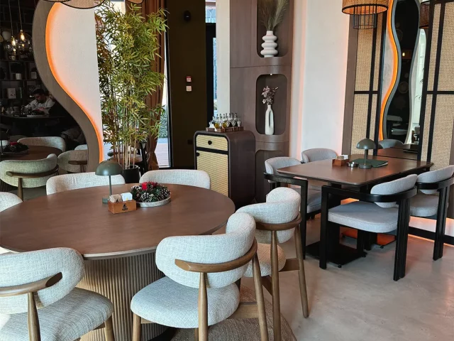 Enterijer Kakadu koncept bara u Beogradu na vodi.