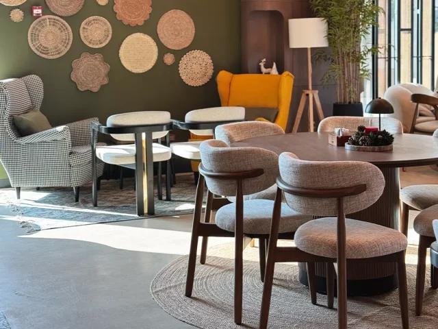 Naturally well-lit interior of the Kakadu koncept bar at Belgrade Waterfront.