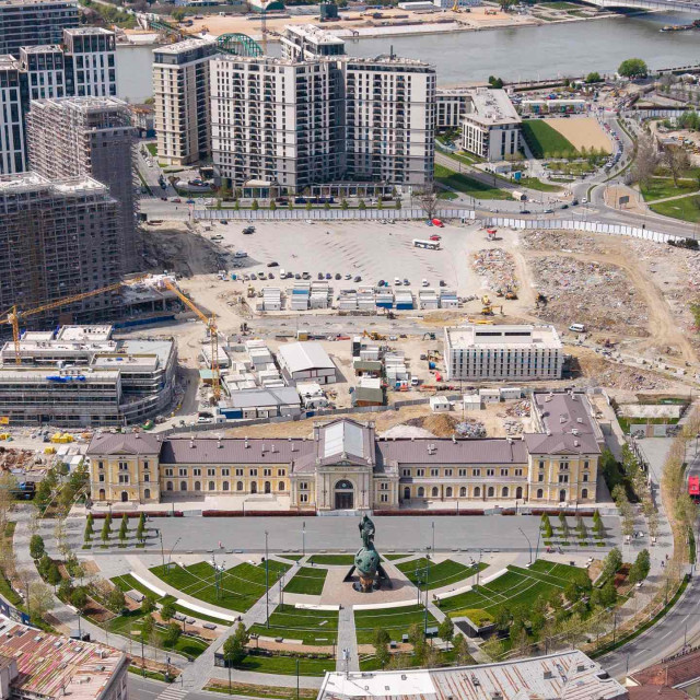 A panoramic view of the Sava Square and a display of works on the school and kindergarten.