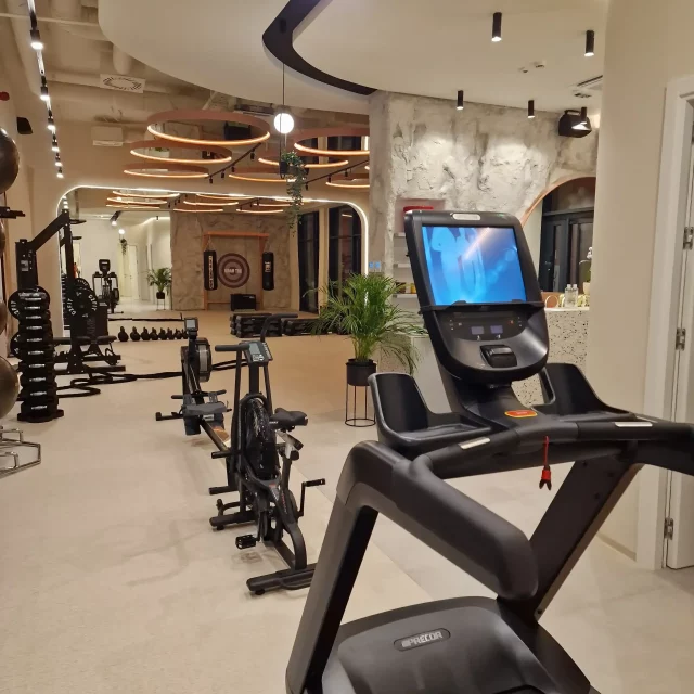 bw-fitnes-studio-treniraj-sa-majom-sprave_