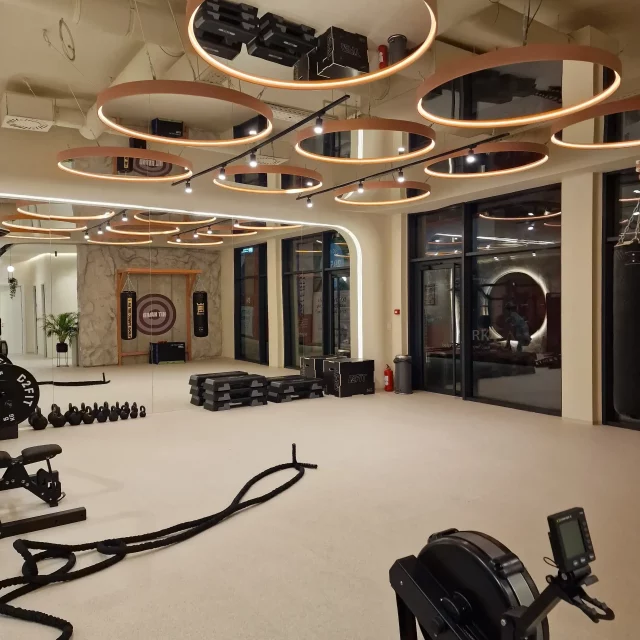 Fitnes studio Treniraj sa Majom u Beogradu na vodi.