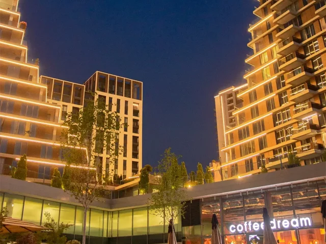 coffeedream-bw-eksterijer_ The exterior of the Coffeedream Quartet coffee shop in Belgrade Waterfront.