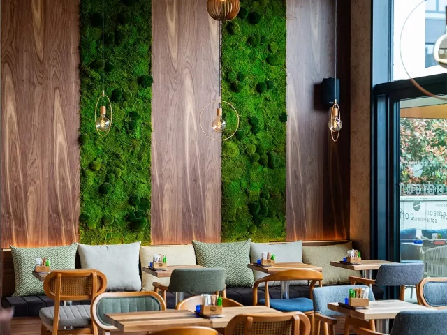 coffeedream-enterijer_ Beautiful interior of the Coffeedream Quartet coffee shop in Belgrade Waterfront.