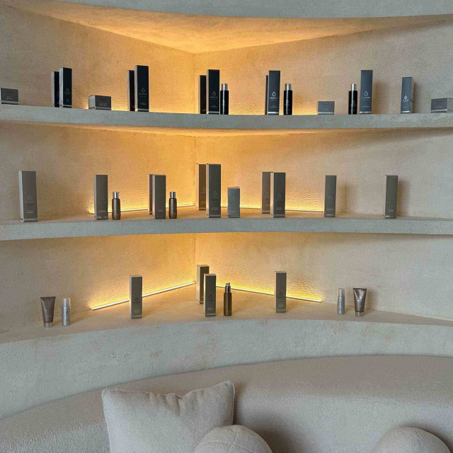 eden-salon-preparati_ Preparations for hair care and blow-drying in the Eden salon.