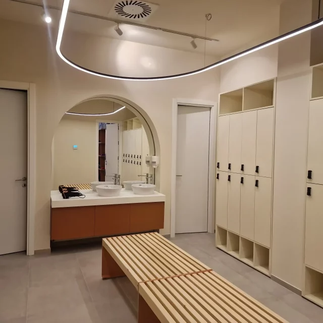 Changing room in the fitness studio Train with Maja in Belgrade Waterfront.
