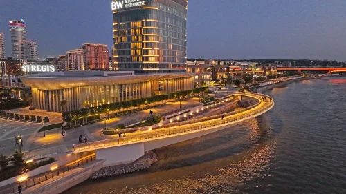 Beogradu na vodi, pogled na reku i na najvišu zgradu u regionu - St Regis Belgrade.