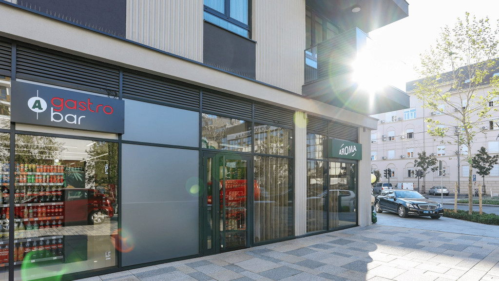 Aroma market u Beogradu na vodi