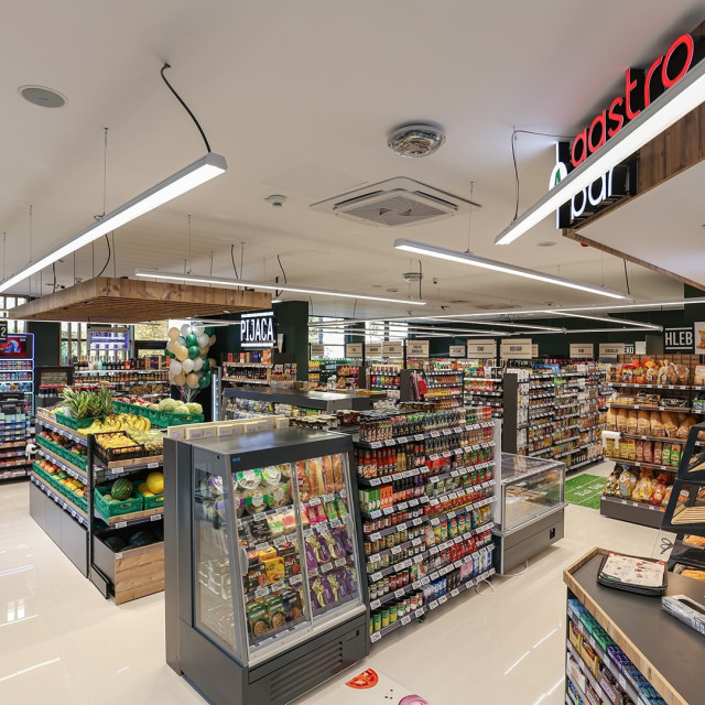 Enterijer Aroma marketa u Beogradu na vodi, u Quartetu 3.