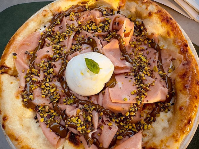 Pizza Pistacchio in the Italian restaurant Pistachio, in Belgrade Waterfront.