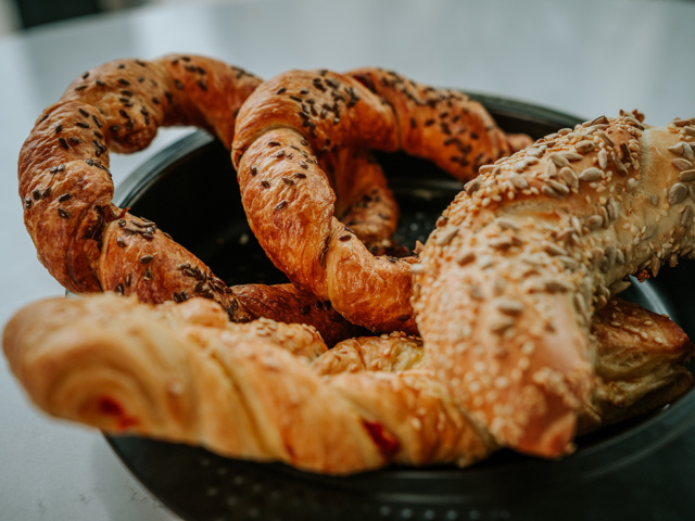 Devreci-i-kifla-sa-semenkama Casa de Baget BW