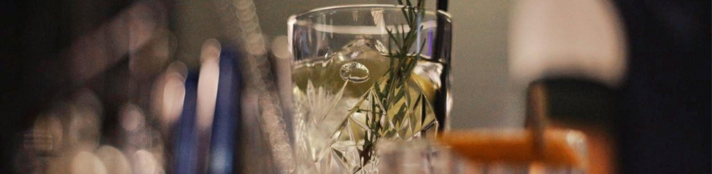 Isprobajte ukusnu hranu i piće u Diverzija snack & coffee baru u sklopu BW Vista zgrade. Matinee i akustični Jazz na ovom mestu najbolji su događaji u Beogradu.