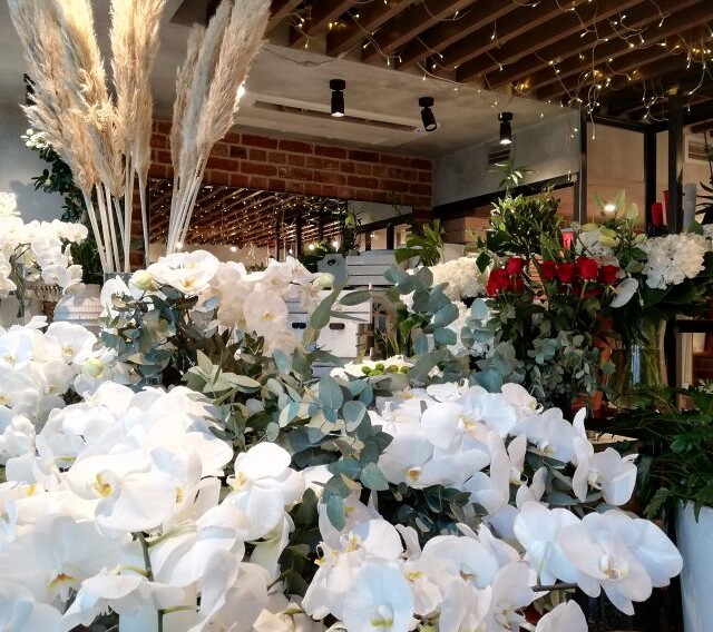 Flower-Room-2-852x568 Flower-Room-2-852x568