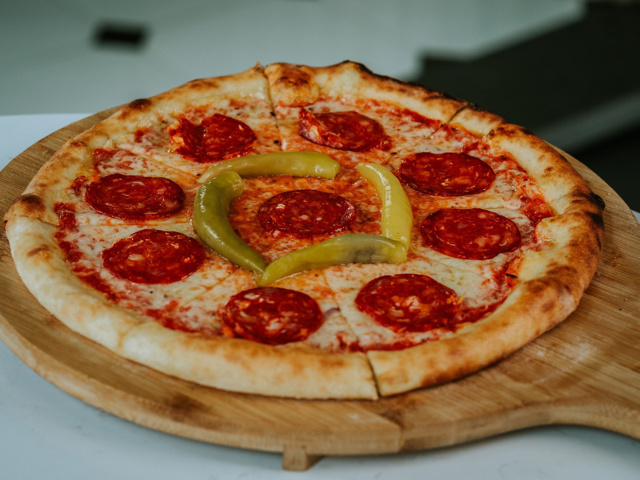 Pizza-sa-kulenom-i-ljutim-paprikama Casa de Baget pizza