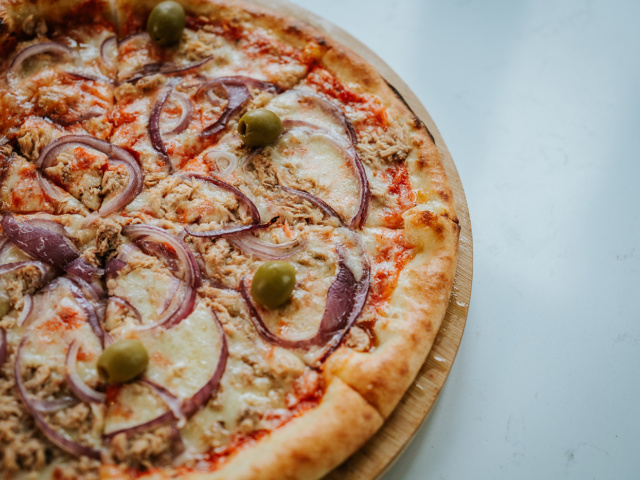 Pizza-sa-lukom-i-maslinama Casa de Baget pizza